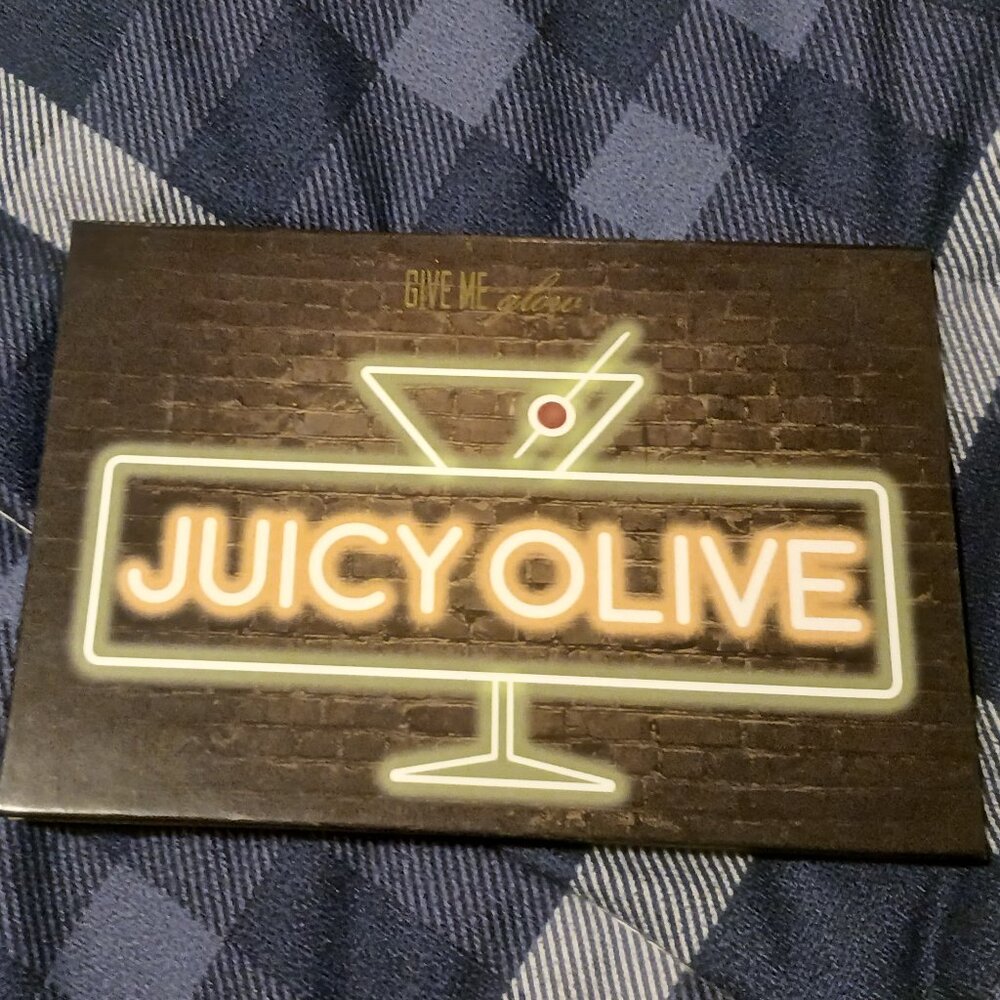 GIVE ME GLOW JUICY OLIVE